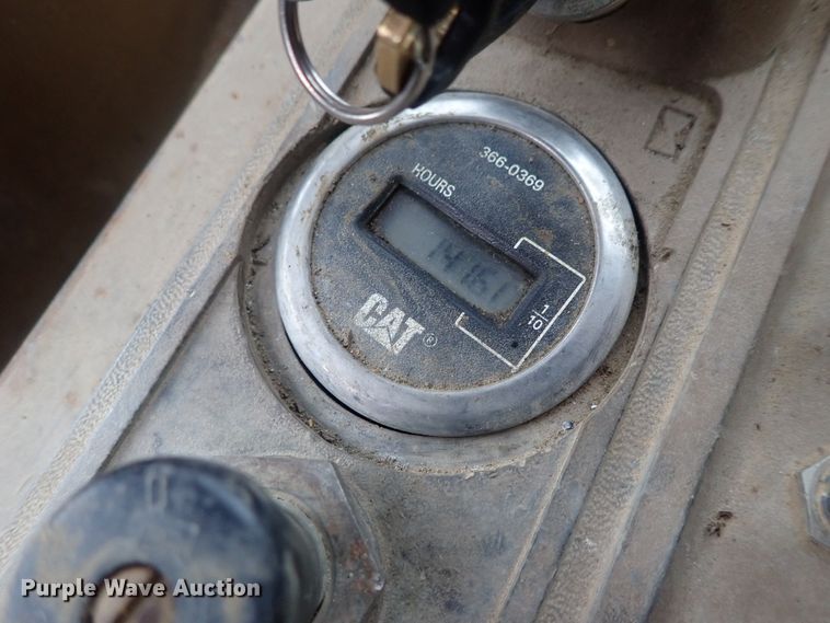 image for item DG3240 1990 Caterpillar 825C soil compactor