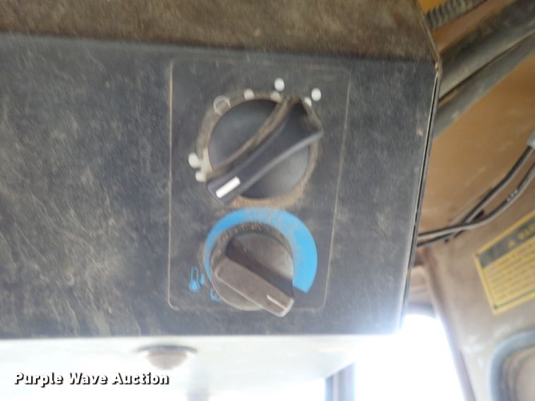 image for item DG3240 1990 Caterpillar 825C soil compactor