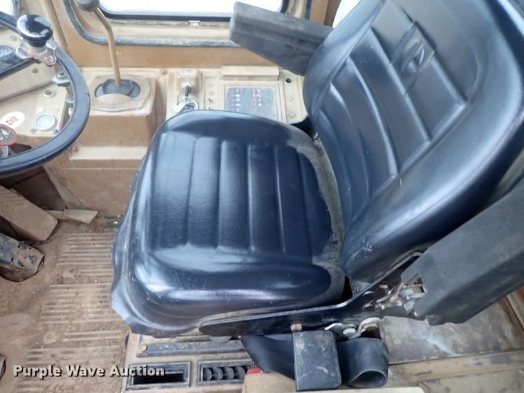 image for item DG3240 1990 Caterpillar 825C soil compactor