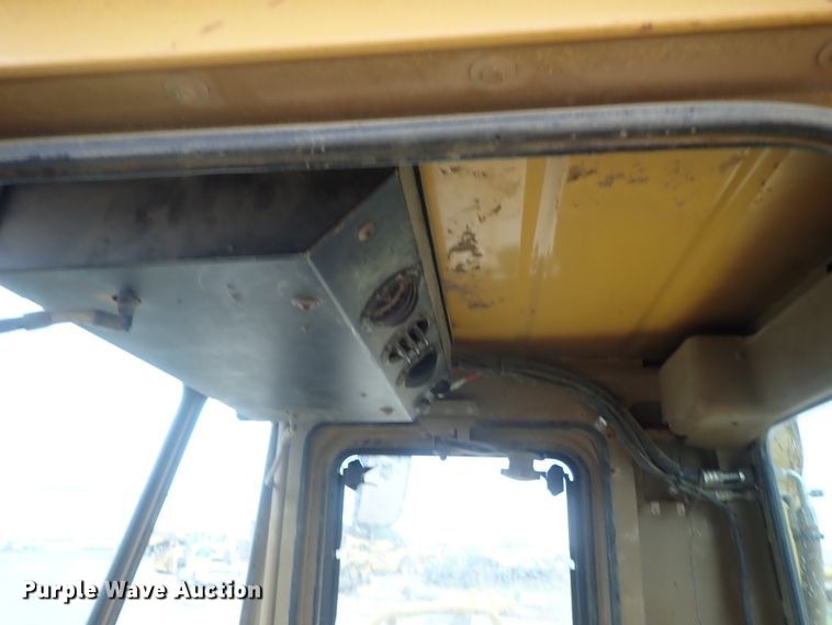 image for item DG3240 1990 Caterpillar 825C soil compactor