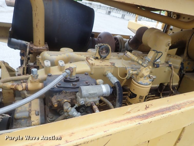 image for item DG3240 1990 Caterpillar 825C soil compactor