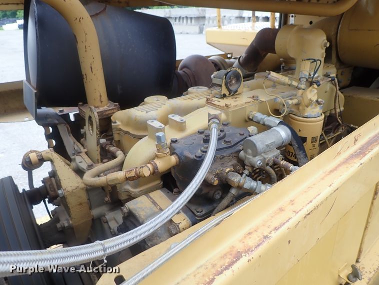 image for item DG3240 1990 Caterpillar 825C soil compactor