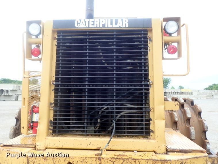 image for item DG3240 1990 Caterpillar 825C soil compactor