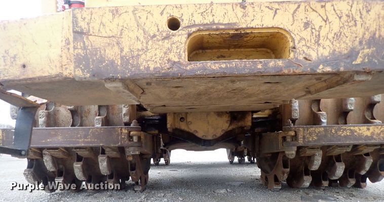 image for item DG3240 1990 Caterpillar 825C soil compactor