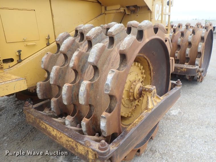 image for item DG3240 1990 Caterpillar 825C soil compactor