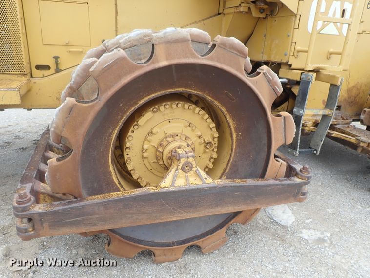 image for item DG3240 1990 Caterpillar 825C soil compactor