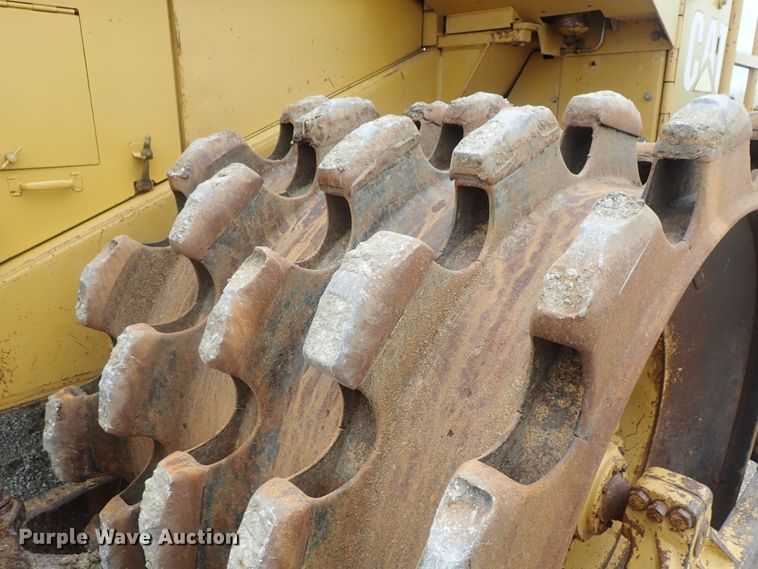 image for item DG3240 1990 Caterpillar 825C soil compactor