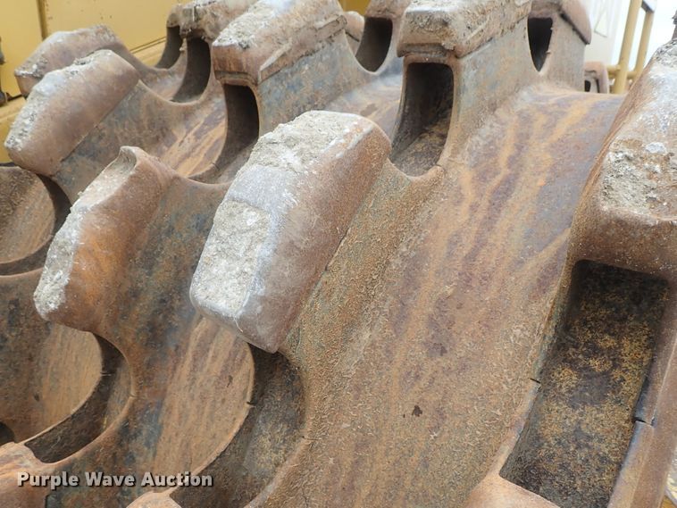 image for item DG3240 1990 Caterpillar 825C soil compactor