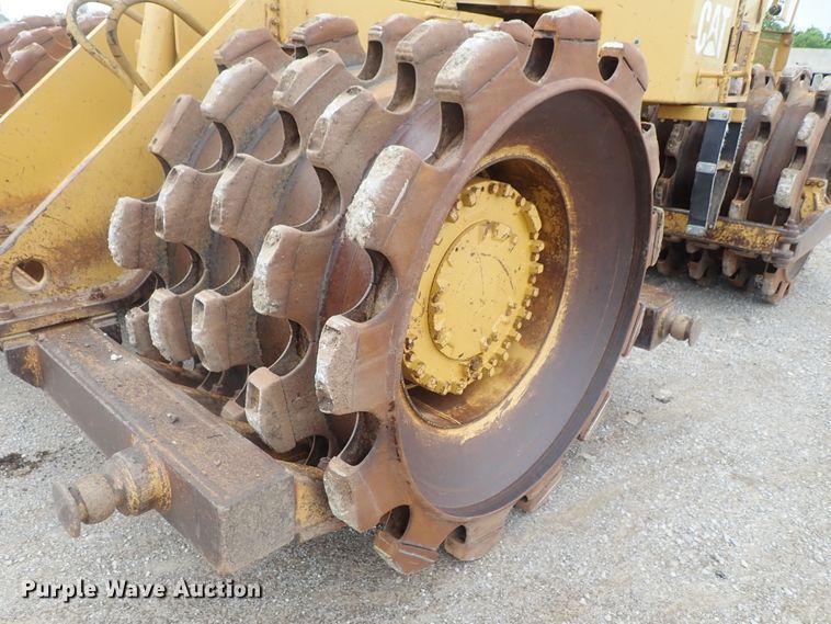 image for item DG3240 1990 Caterpillar 825C soil compactor