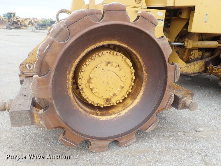 image for item DG3240 1990 Caterpillar 825C soil compactor