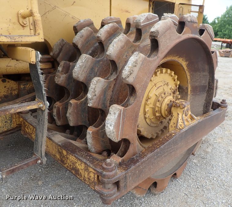 image for item DG3240 1990 Caterpillar 825C soil compactor