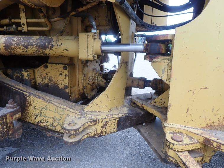 image for item DG3240 1990 Caterpillar 825C soil compactor