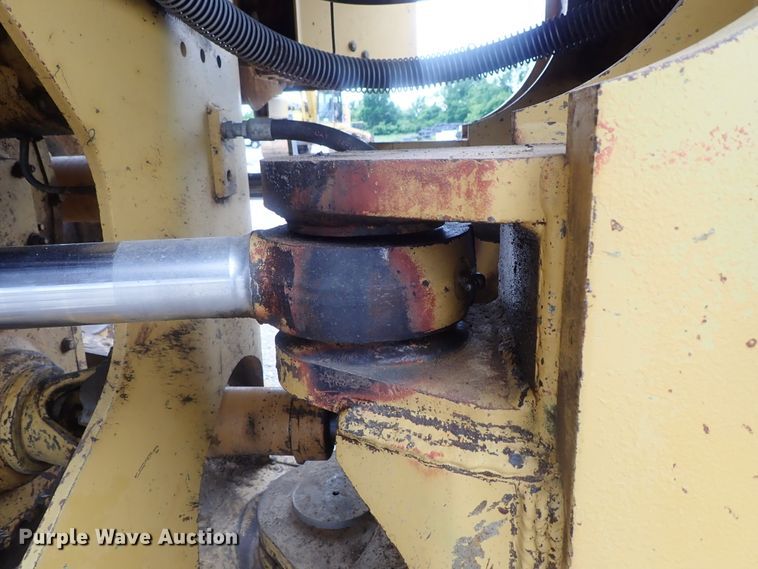 image for item DG3240 1990 Caterpillar 825C soil compactor