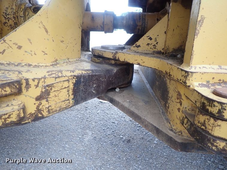 image for item DG3240 1990 Caterpillar 825C soil compactor
