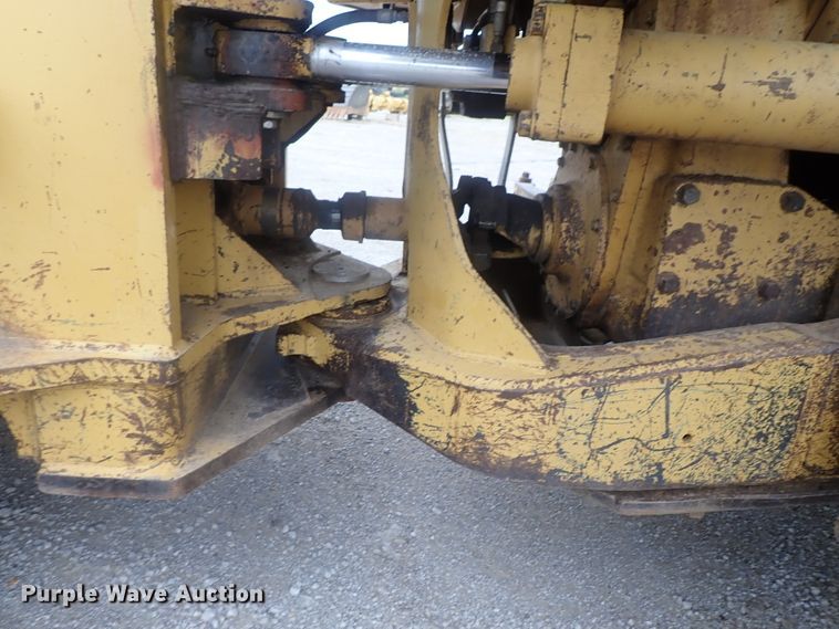 image for item DG3240 1990 Caterpillar 825C soil compactor