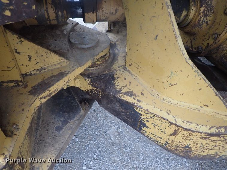 image for item DG3240 1990 Caterpillar 825C soil compactor