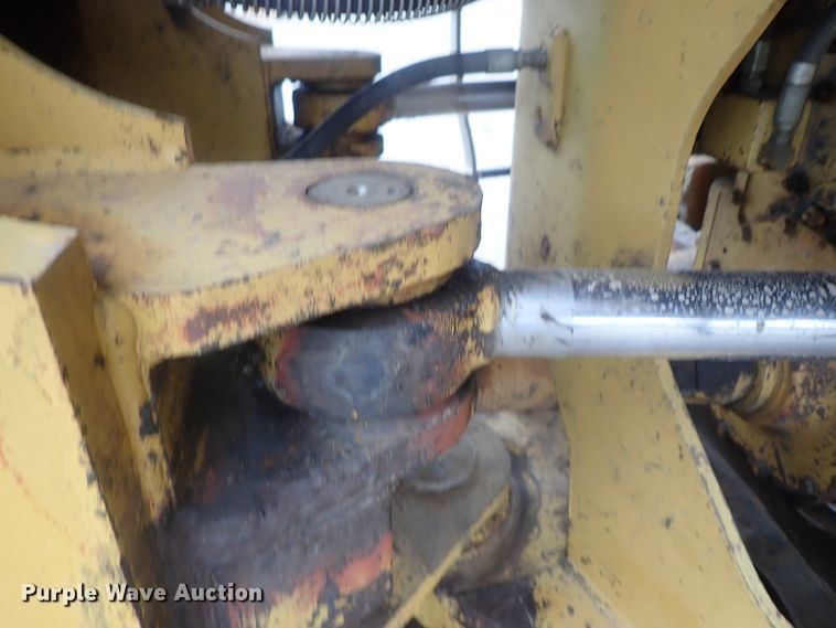 image for item DG3240 1990 Caterpillar 825C soil compactor