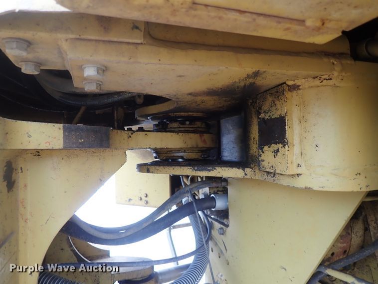 image for item DG3240 1990 Caterpillar 825C soil compactor