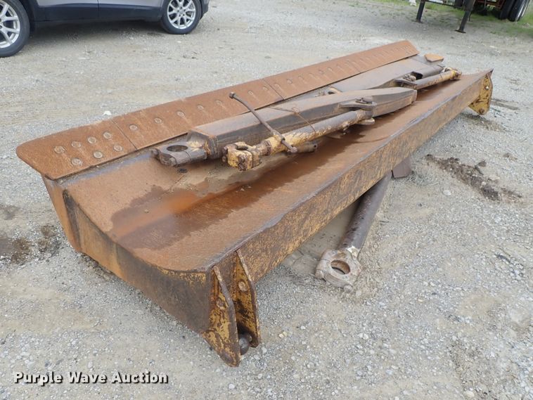 image for item DG3240 1990 Caterpillar 825C soil compactor