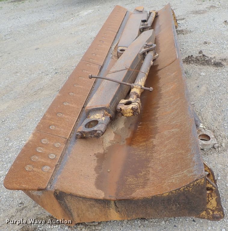 image for item DG3240 1990 Caterpillar 825C soil compactor