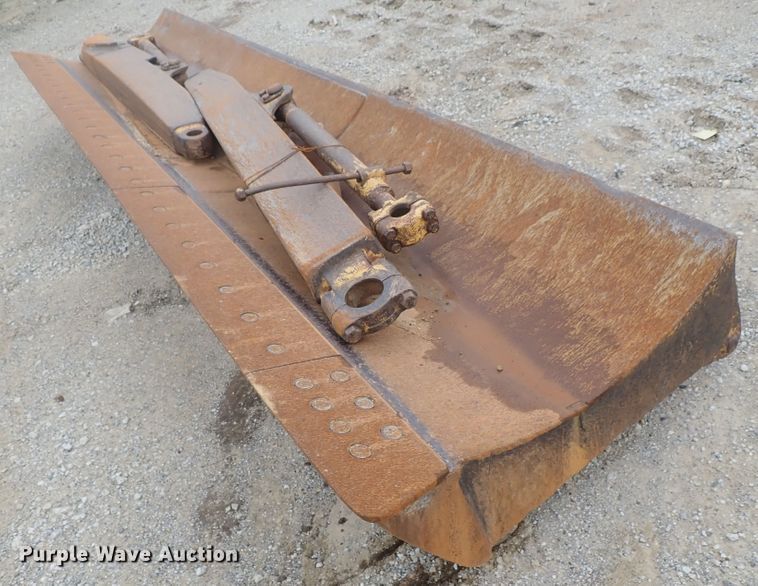 image for item DG3240 1990 Caterpillar 825C soil compactor