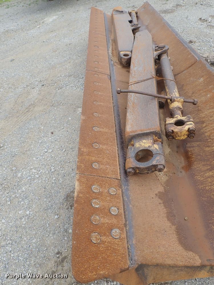 image for item DG3240 1990 Caterpillar 825C soil compactor