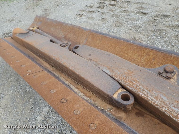 image for item DG3240 1990 Caterpillar 825C soil compactor