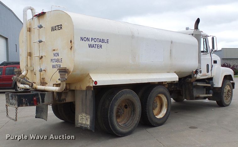 image for item DG5693 1991 Mack CH613  tank truck