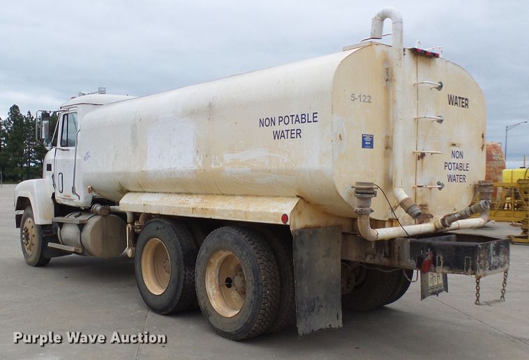 image for item DG5693 1991 Mack CH613  tank truck