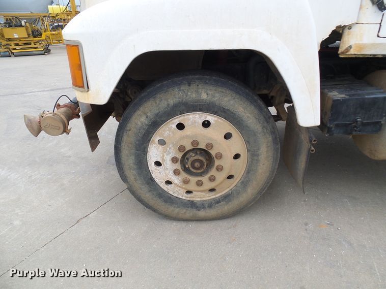 image for item DG5693 1991 Mack CH613  tank truck