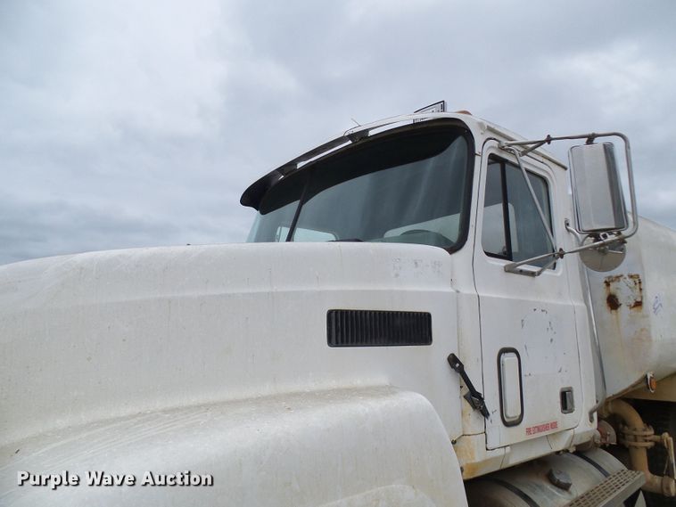 image for item DG5693 1991 Mack CH613  tank truck
