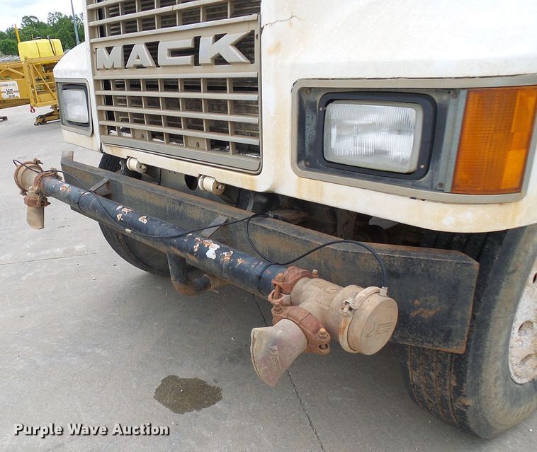 image for item DG5693 1991 Mack CH613  tank truck