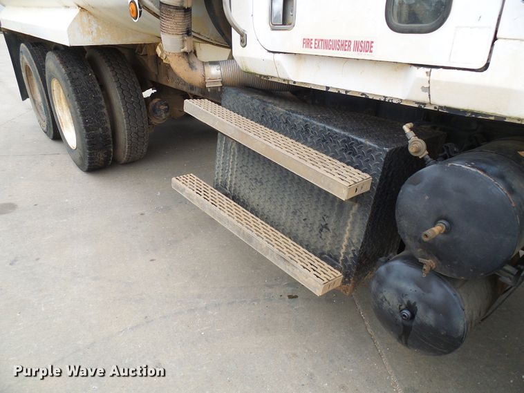 image for item DG5693 1991 Mack CH613  tank truck