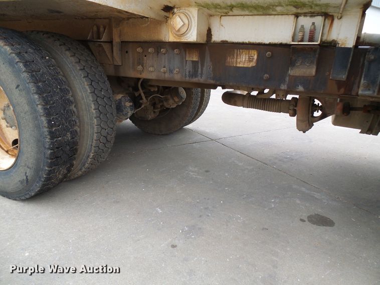 image for item DG5693 1991 Mack CH613  tank truck