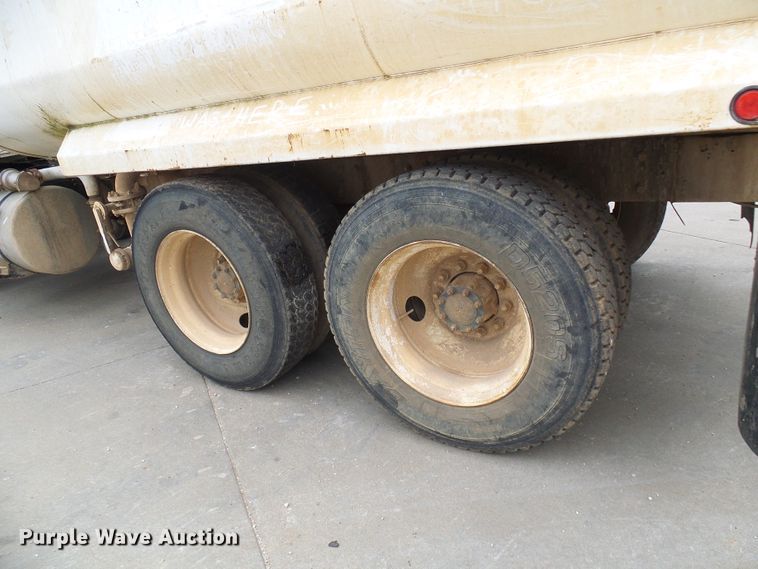 image for item DG5693 1991 Mack CH613  tank truck