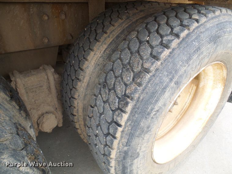 image for item DG5693 1991 Mack CH613  tank truck