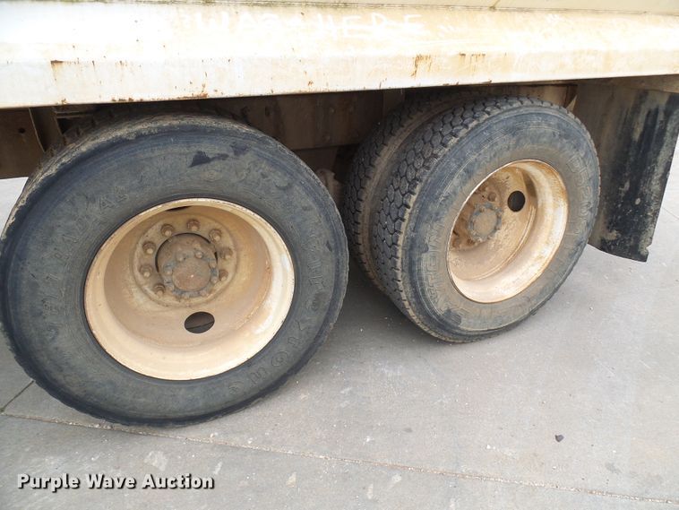 image for item DG5693 1991 Mack CH613  tank truck