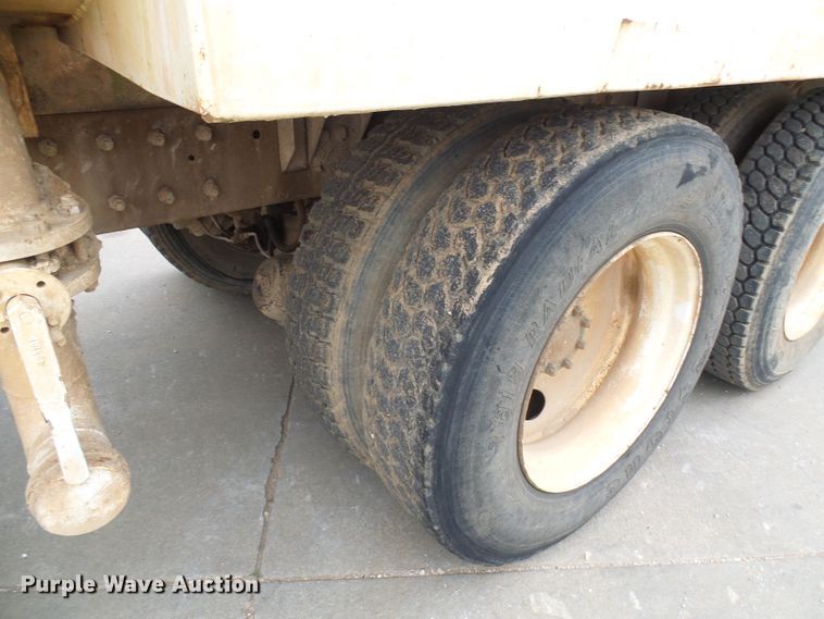 image for item DG5693 1991 Mack CH613  tank truck