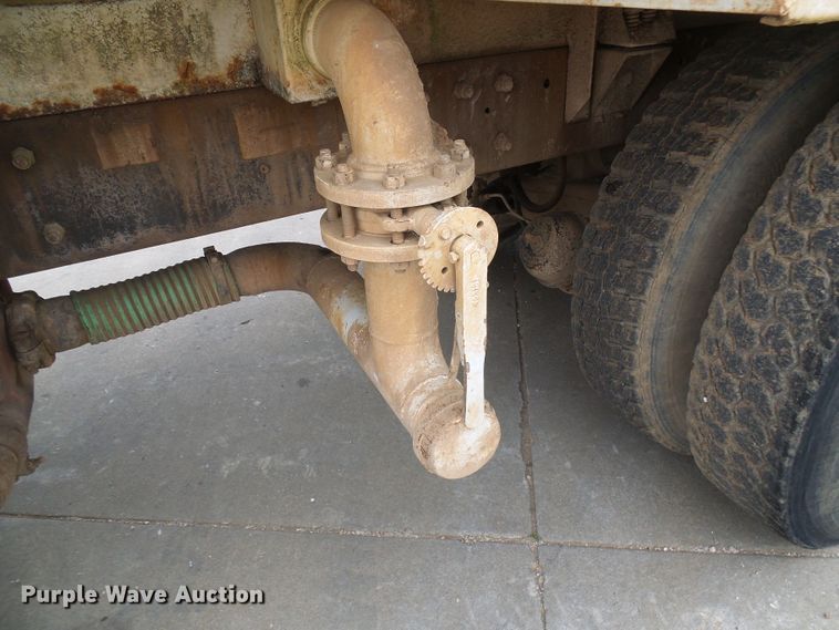 image for item DG5693 1991 Mack CH613  tank truck