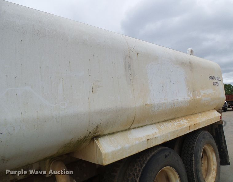 image for item DG5693 1991 Mack CH613  tank truck