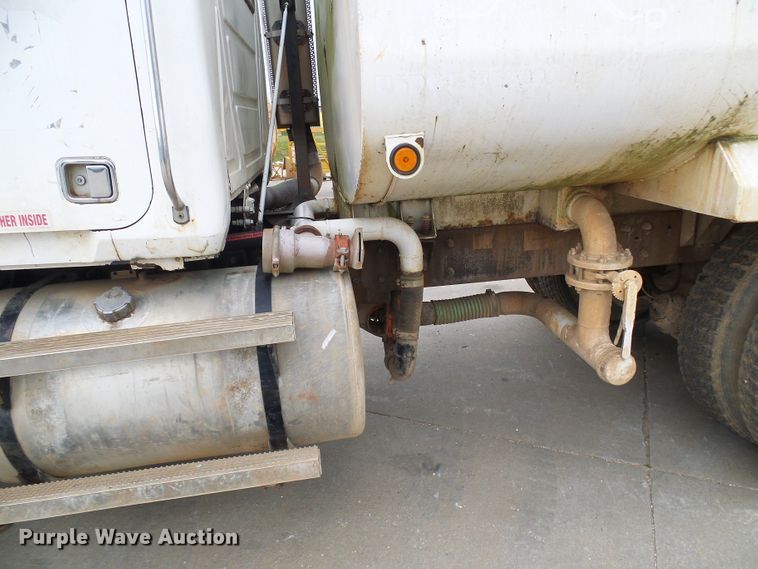 image for item DG5693 1991 Mack CH613  tank truck