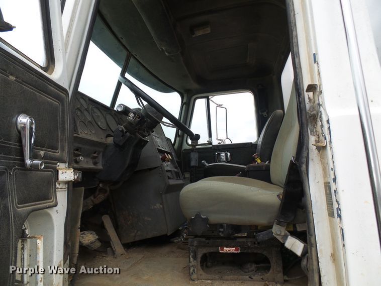 image for item DG5693 1991 Mack CH613  tank truck