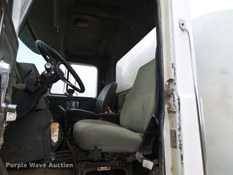 image for item DG5693 1991 Mack CH613  tank truck