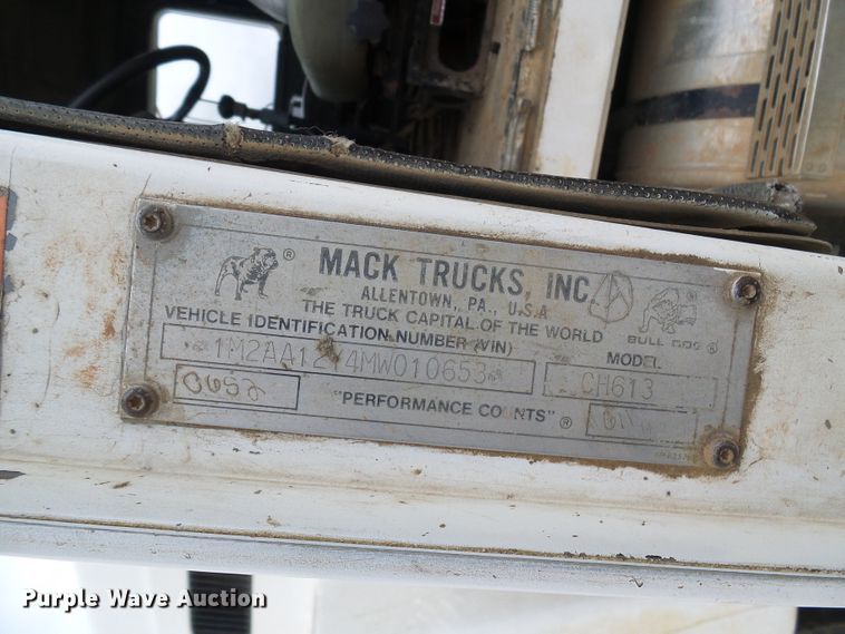 image for item DG5693 1991 Mack CH613  tank truck