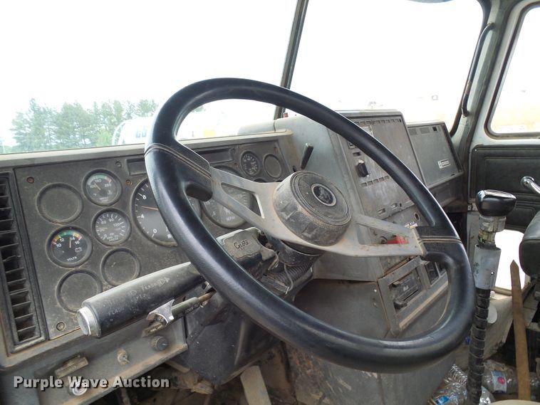 image for item DG5693 1991 Mack CH613  tank truck