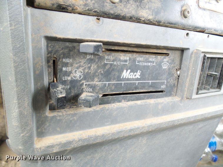 image for item DG5693 1991 Mack CH613  tank truck