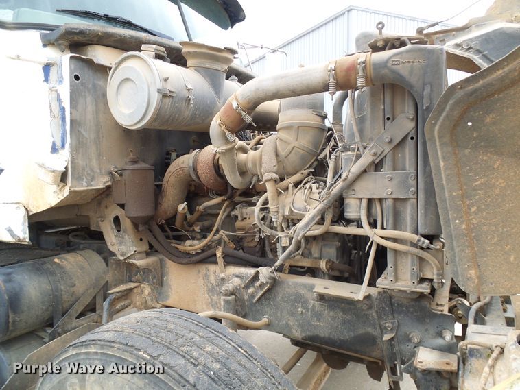 image for item DG5693 1991 Mack CH613  tank truck