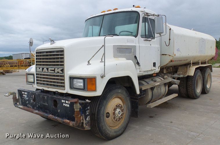 image for item DG5694 1995 Mack CH613  tank truck