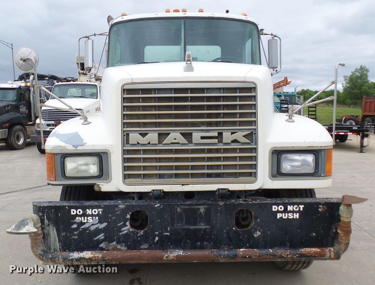 image for item DG5694 1995 Mack CH613  tank truck