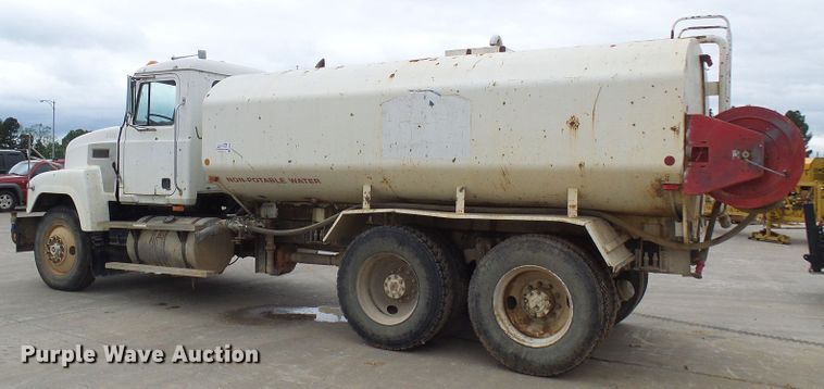 image for item DG5694 1995 Mack CH613  tank truck